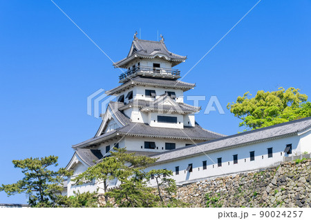《愛媛県》新緑の季節、晴天の今治城(今治城跡)_今治市通町 《愛媛県》新緑の季節、晴天の今治城(今治城跡)_今治市通町 90024257