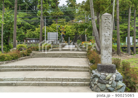 円覚寺の参道【神奈川県・鎌倉市】 円覚寺の参道【神奈川県・鎌倉市】 90025065