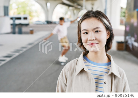 Teen Girl in Skatepark 90025146