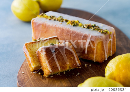 Lemon pound cake decorated with sugar icing Lemon pound cake decorated with sugar icing 90026324