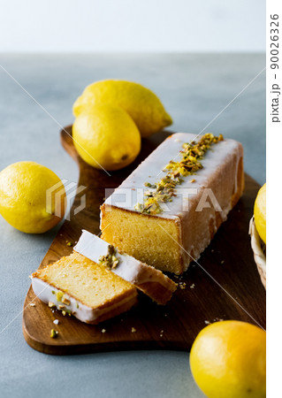Lemon pound cake decorated with sugar icing 90026326
