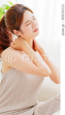 woman unhappy touch her face 90030231