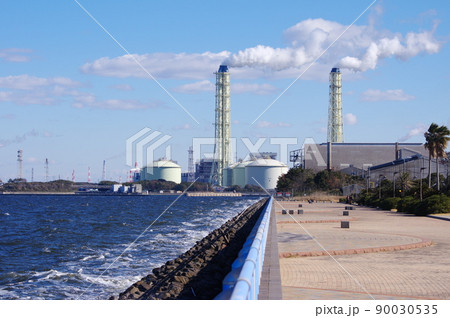 袖ヶ浦海浜公園から火力発電所を望む(千葉県袖ケ浦市) 袖ヶ浦海浜公園から火力発電所を望む(千葉県袖ケ浦市) 90030535