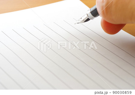 手紙を書く 便箋と万年筆 手紙を書く 便箋と万年筆 90030859