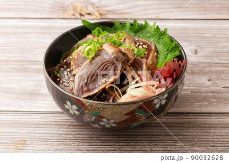 カツオのタタキ丼 カツオのタタキ丼 90032628