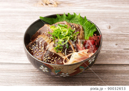 鰹のタタキ丼 鰹のタタキ丼 90032653