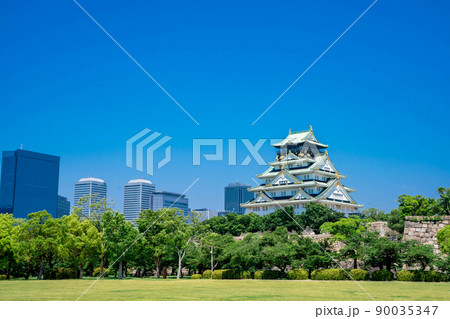 新緑の大阪城 90035347