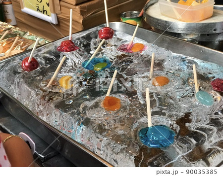 日本の夏の風物詩の祭りと出店 日本の夏の風物詩の祭りと出店 90035385