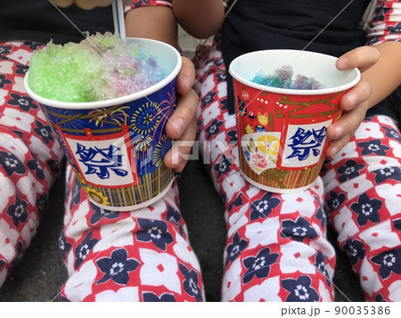 日本の夏の風物詩の祭りと出店 日本の夏の風物詩の祭りと出店 90035386