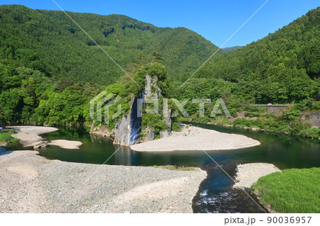 【愛媛県】晴天下の御三戸嶽(仁淀川) 【愛媛県】晴天下の御三戸嶽(仁淀川) 90036957