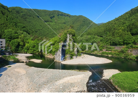 【愛媛県】晴天下の御三戸嶽(仁淀川) 【愛媛県】晴天下の御三戸嶽(仁淀川) 90036959