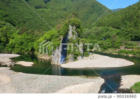 【愛媛県】晴天下の御三戸嶽（仁淀川） 90036960