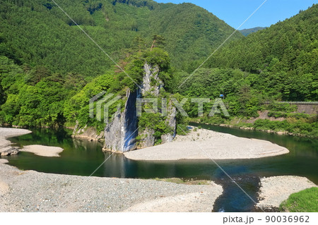 【愛媛県】晴天下の御三戸嶽(仁淀川) 【愛媛県】晴天下の御三戸嶽(仁淀川) 90036962