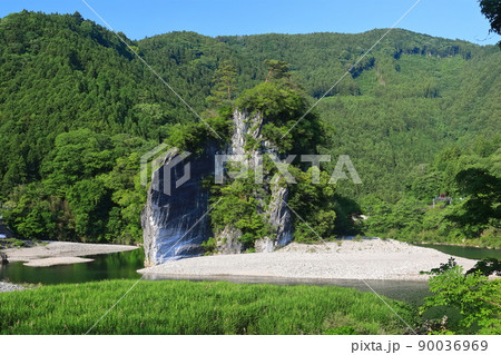 【愛媛県】晴天下の御三戸嶽（仁淀川） 90036969
