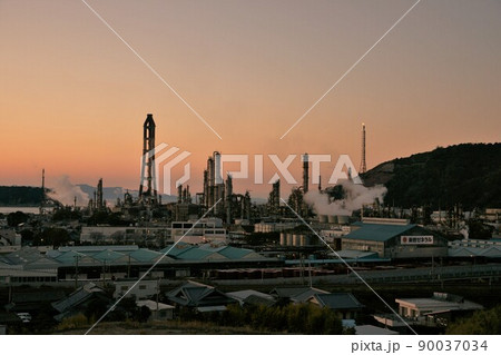 2023年10月に閉鎖されるENEOS和歌山製油所（旧 東燃ゼネラル石油） 90037034