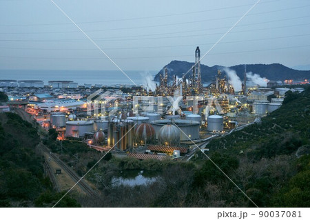2023年10月に閉鎖されるENEOS和歌山製油所（旧 東燃ゼネラル石油） 90037081