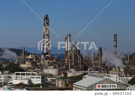 2023年10月に閉鎖されるENEOS和歌山製油所（旧 東燃ゼネラル石油） 90037103