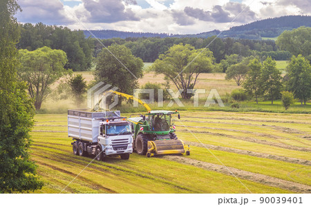 Self-Propelled forage harvester and silage truck 90039401