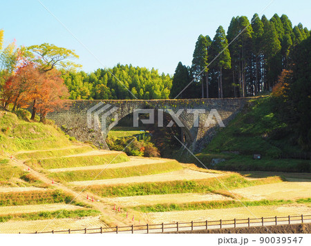 秋の通潤橋 熊本県上益城郡 郡山都町長原 秋の通潤橋 熊本県上益城郡 郡山都町長原 90039547
