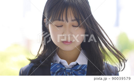 制服の女子学生 高校生 中学生 90039579
