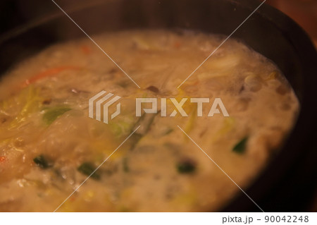 沸騰するラーメン(調理後) 沸騰するラーメン(調理後) 90042248