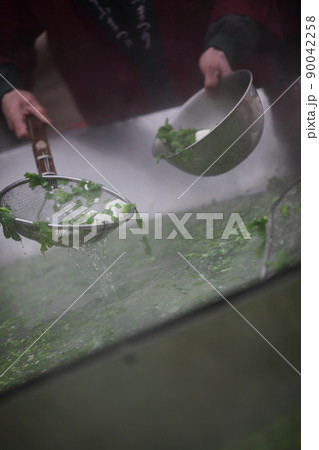 大鍋で大山豆腐鍋を作り食べる(神奈川県伊勢原市)調理後 大鍋で大山豆腐鍋を作り食べる(神奈川県伊勢原市)調理後 90042258