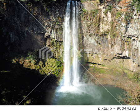 秋の五老ヶ滝に虹　熊本県上益城郡山都町長原 90044232