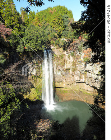 秋の五老ヶ滝に虹　熊本県上益城郡山都町長原 90044236