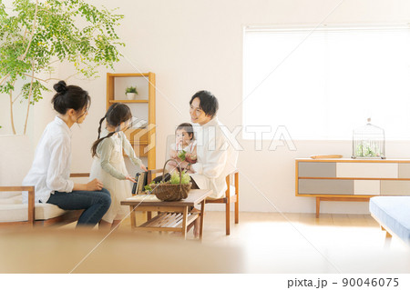 室内　ファミリー　リビング 90046075