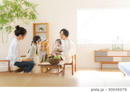 室内　ファミリー　リビング 90046079