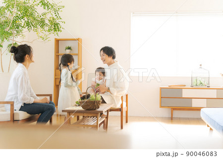 室内　ファミリー　リビング 90046083