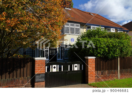 イギリス　リヴァプールのメンローヴアヴェニュー　元ビートルズのジョンレノンが住んだ家メンディップス 90046681