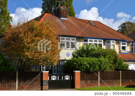 イギリス　リヴァプールのメンローヴアヴェニュー　元ビートルズのジョンレノンが住んだ家メンディップス 90046688