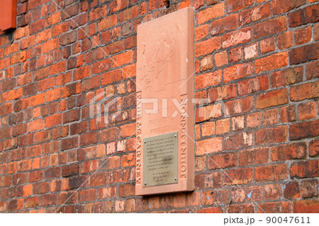 イギリスリヴァプールウールトン　ジョンレノンとポールマッカートニーが初めて会ったセントピーターズ教会 90047611