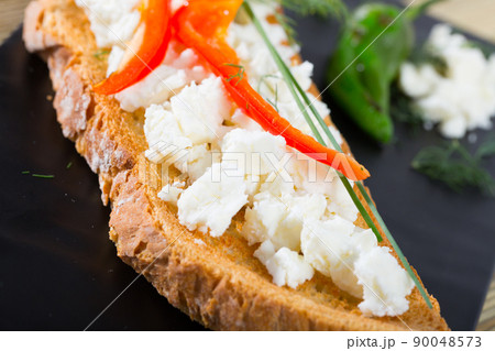 Sandwich with young cheese and pepper 90048573
