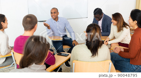 Team building, group discussion or therapy Team building, group discussion or therapy 90048795