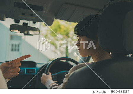 妻の運転について夫の注意が多い 妻の運転について夫の注意が多い 90048884