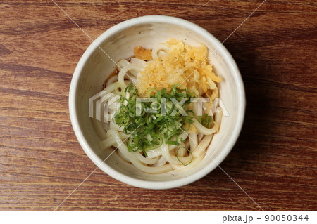 俯瞰から撮影したぶっかけうどん 俯瞰から撮影したぶっかけうどん 90050344