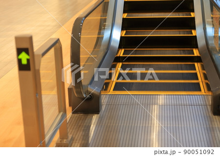 エスカレーター　イメージ 90051092