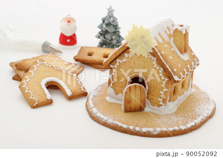 お菓子の家を手作り お菓子の家を手作り 90052092