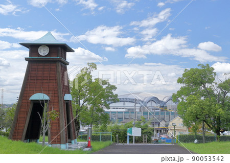 青空に映える時計台（愛知県 日進市） 90053542