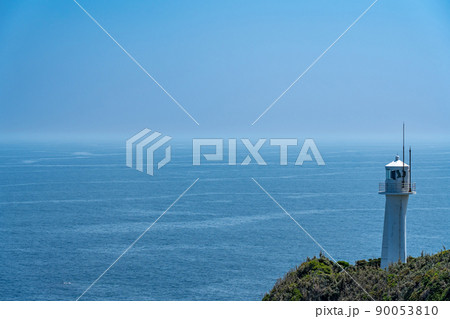 高知県土佐清水市　足摺岬の灯台と太平洋 90053810