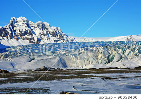 アイスランド、ヴァトナヨークトル国立公園、スカフタフェルの氷河 90058400