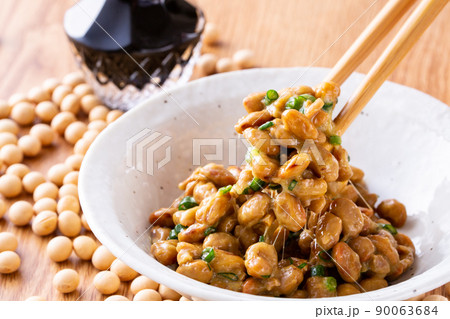 納豆を食べる 90063684