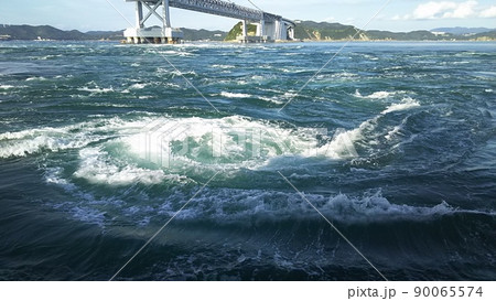 鳴門海峡の渦潮【日本・徳島】 鳴門海峡の渦潮【日本・徳島】 90065574