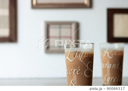 アイスカフェラテでコーヒータイム 90066317