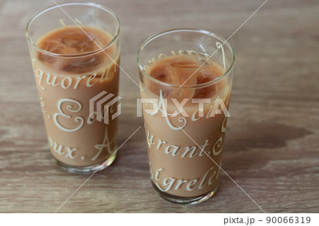 アイスカフェラテでコーヒータイム 90066319