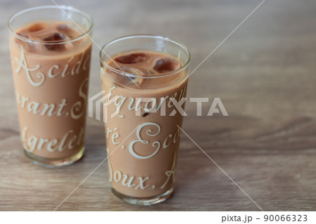 アイスカフェラテでコーヒータイム アイスカフェラテでコーヒータイム 90066323