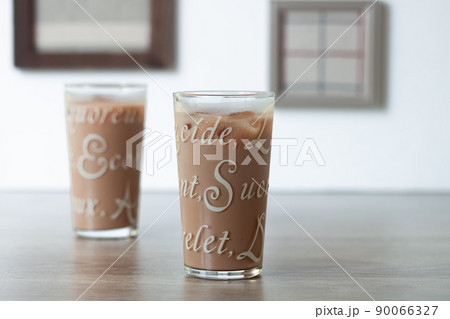 アイスカフェラテでコーヒータイム アイスカフェラテでコーヒータイム 90066327