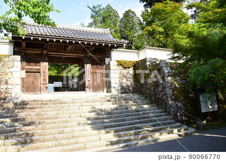 京都市 大原三千院御殿門と新緑 京都市 大原三千院御殿門と新緑 90066770